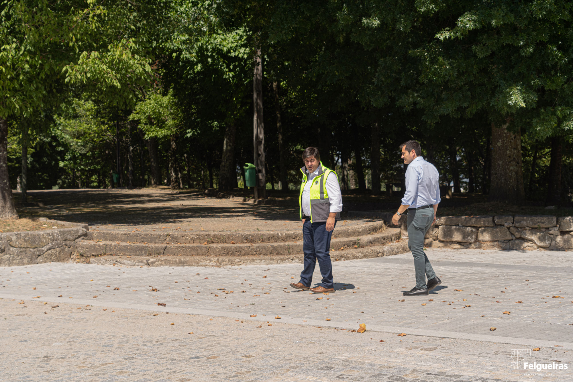 Nuno Fonseca e Marco Silva na Rua de Santa Marta na freguesia de Caramos