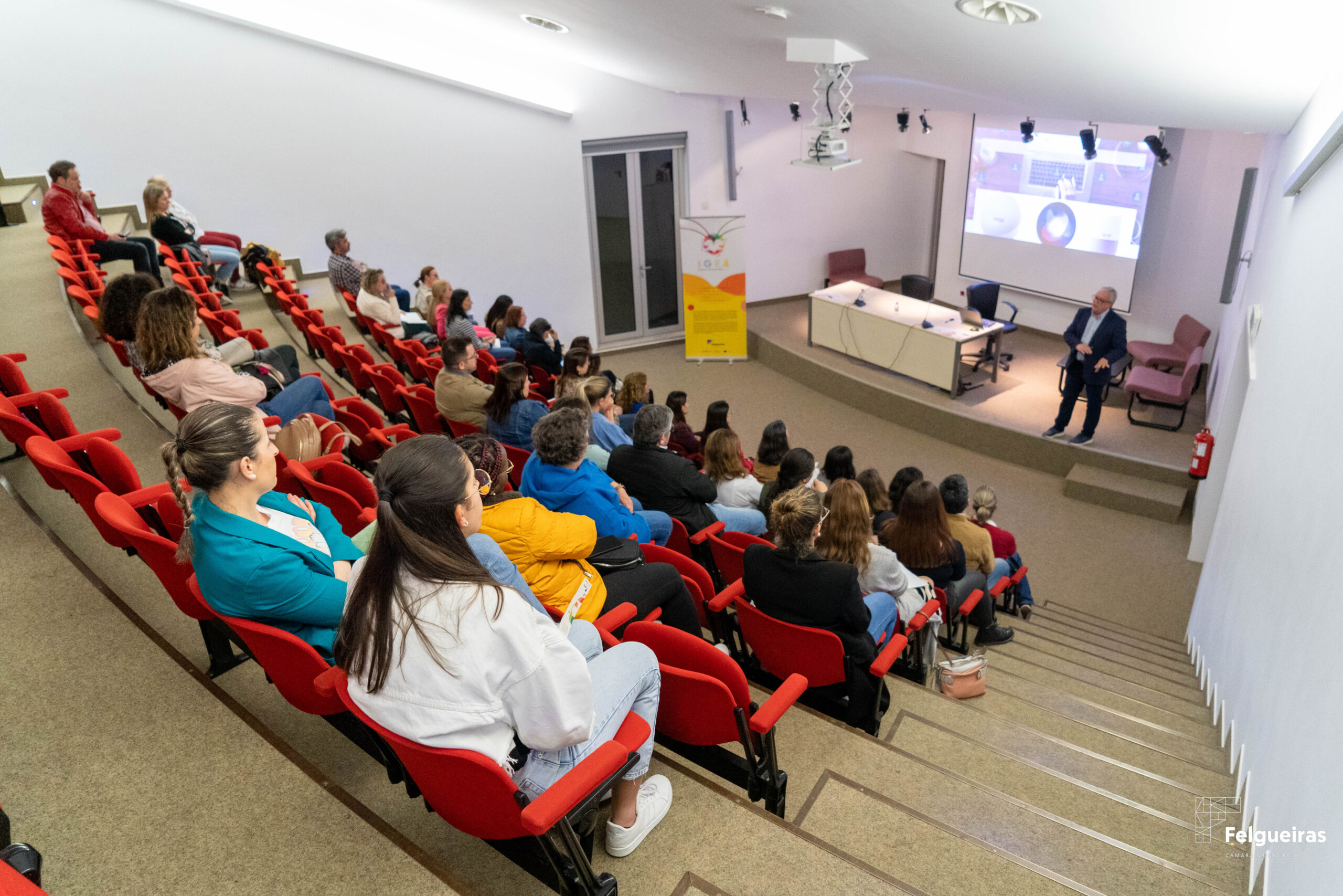 Impacto da tecnologia nos mais novos debatido na 4ª Tertúlia