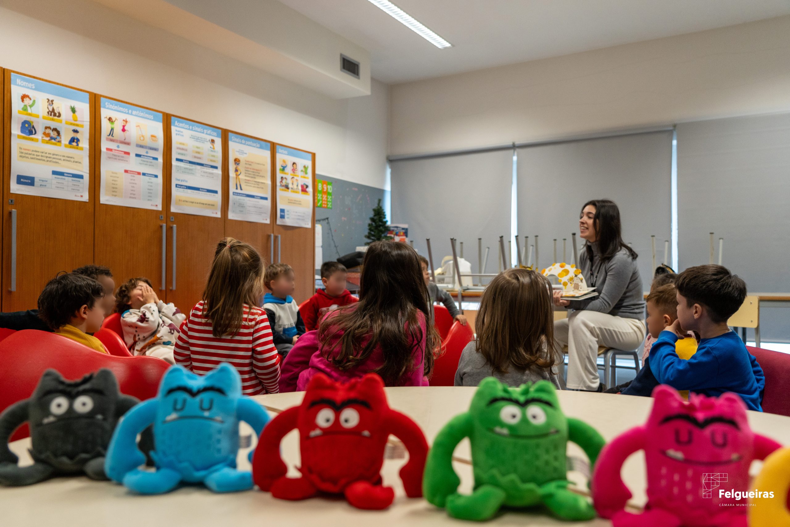 Crianças participam na atividade "Ateliê das Emoções"