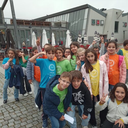 Alunos/as de Felgueiras celebram prémio de Educação Financeira com cruzeiro pelas Pontes do Douro