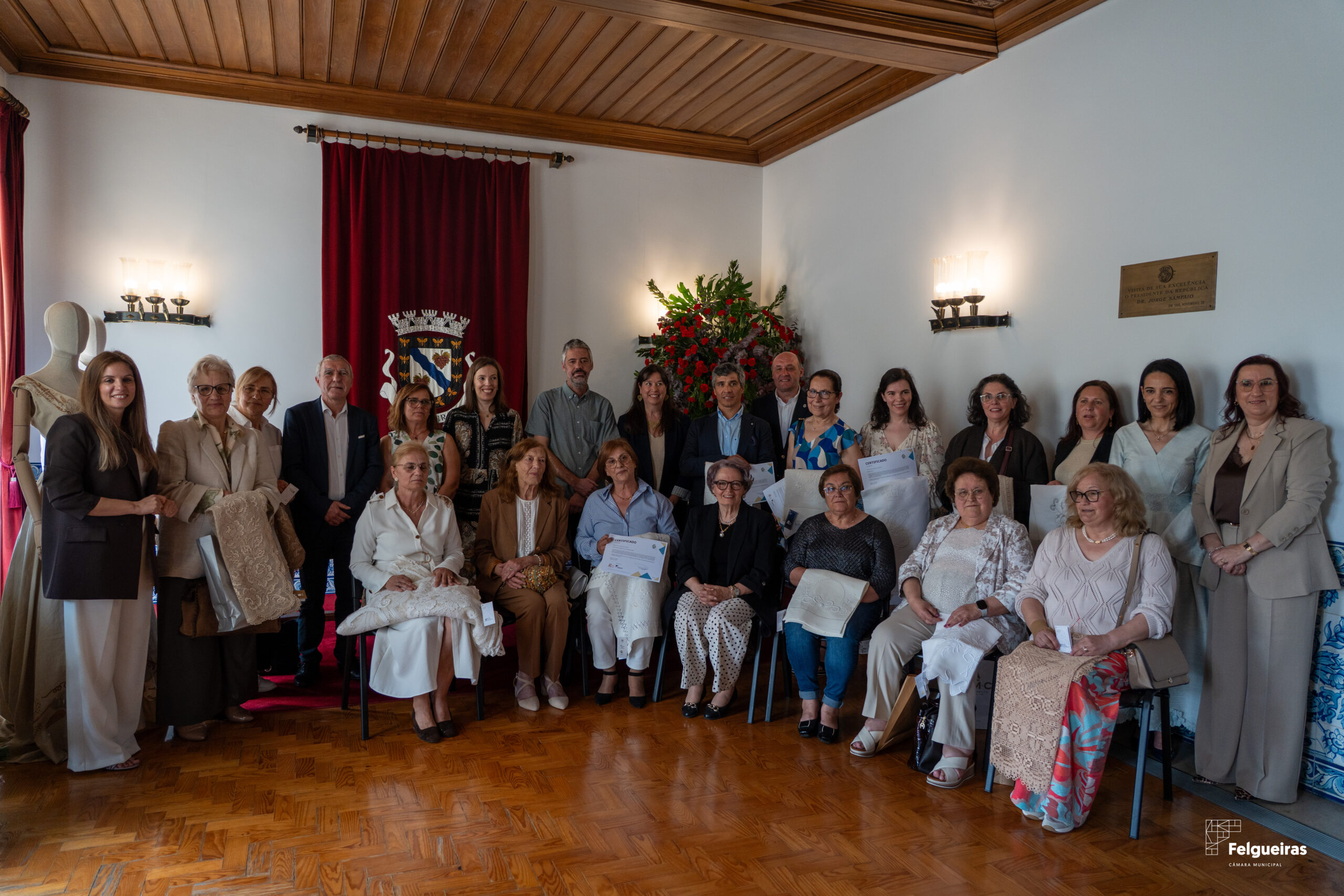 Artesãs(ãos), representantes institucionais e agentes do setor na certificação do Bordado Terra de Sousa-Lixa e Filé de Felgueiras