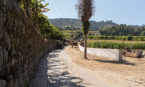 Obras de alargamento de uma das principais vias de ligação entre a sede do concelho e a vila de Barrosas
